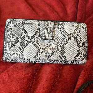 Simple wallet. Black and White faux scale pattern!